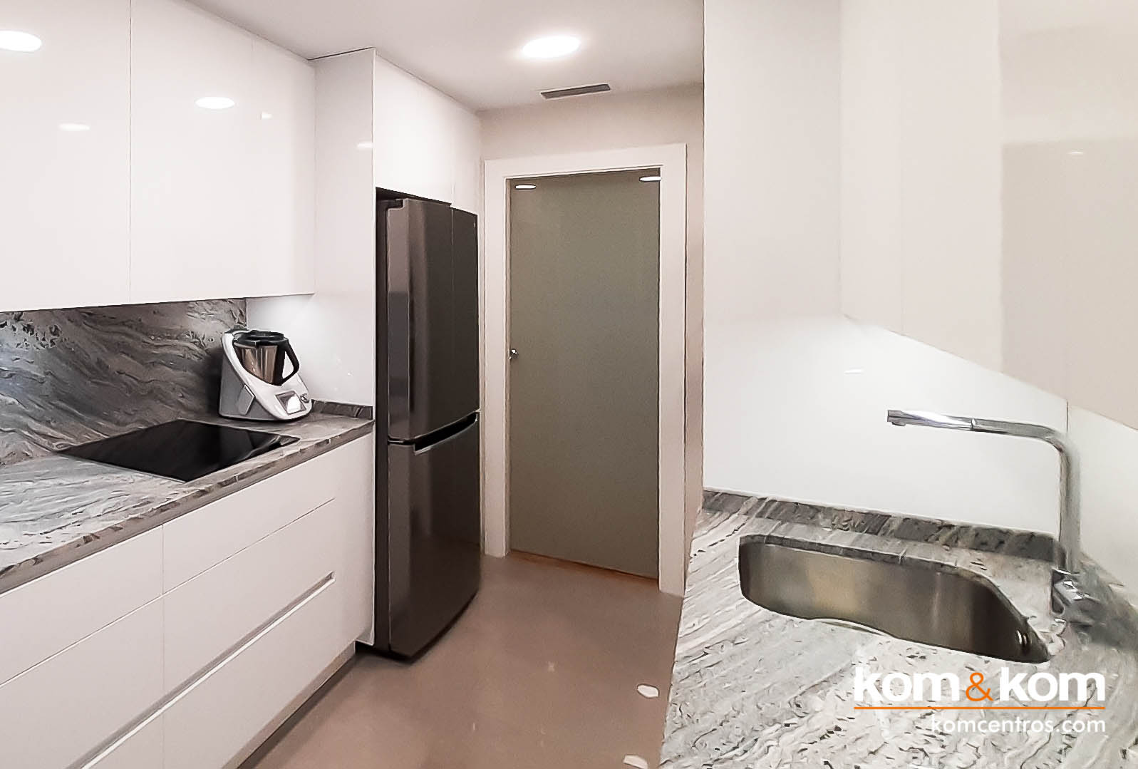 Cocina cuadrada distribuida en paralelo